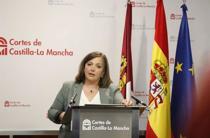 La secretaria primera de la Mesa, Charo García Saco.