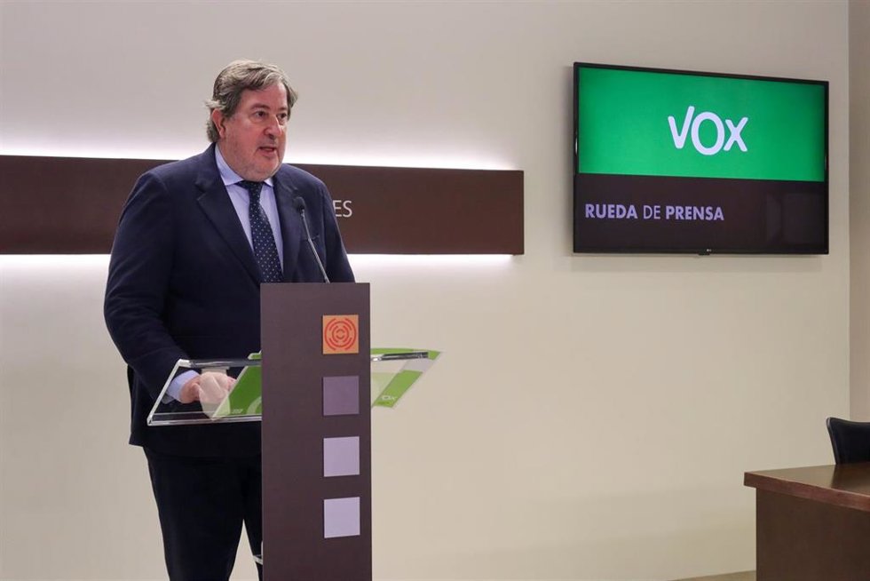 El diputado de Vox Juan Vidal durante la rueda de prensa de este viernes en la sala de prensa de las Cortes.