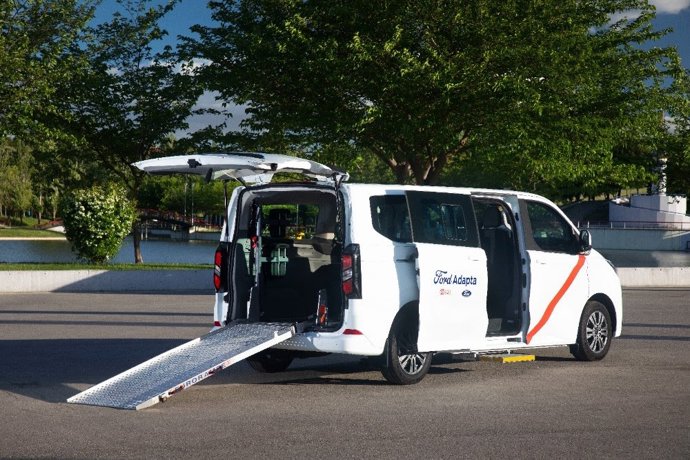 Vehículo adaptado en el Adapta Tour 2025 de Ford España