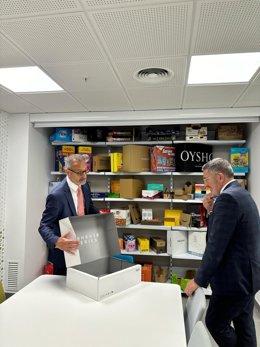 El conseller de Empresa y Trabajo de la Generalitat, Miquel Sàmper, visita la fábrica de Saica Pack en L'Aldea (Tarragona)