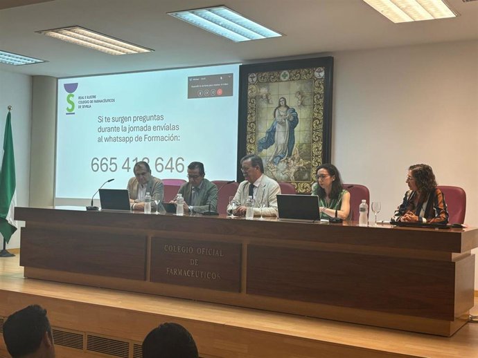 La Junta y el Colegio de Farmacéutico abordan las principales novedades el Plan Anual de Inspección