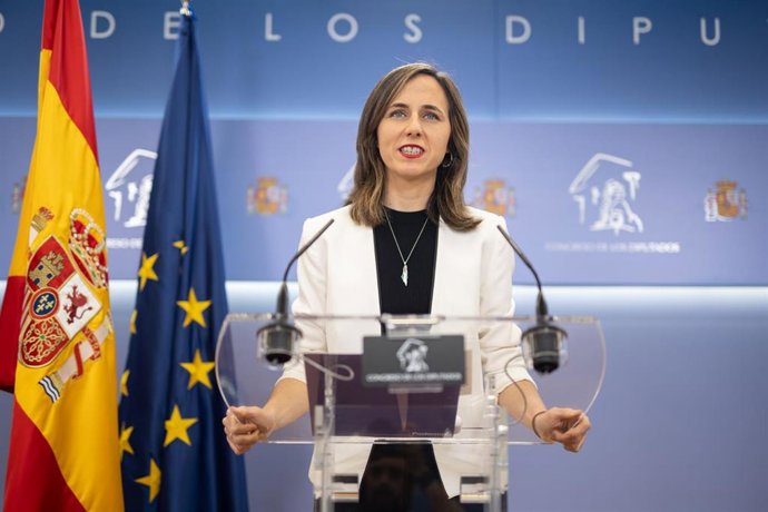 La portavoz de Podemos en el Congreso Ione Belarra durante una rueda de prensa anterior a la Junta de Portavoces, en el Congreso de los Diputados, a 20 de mayo de 2025, en Madrid (España).