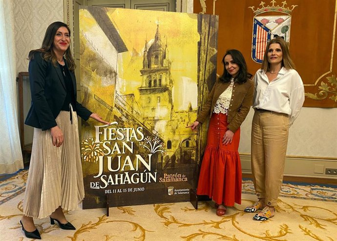 De izquierda a derecha: La pintora Belén Cobaleda y las concejalas de Festejos y Deportes, Carmen Seguín y Almudena Parres.