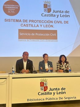 El presidente de la Diputación, Miguel Ángel de Vicente; la directora de la Agencia de Protección Civil y Emergencias, Irene Cortés, y la delegada territorial de Segovia, Raquel Alonso.