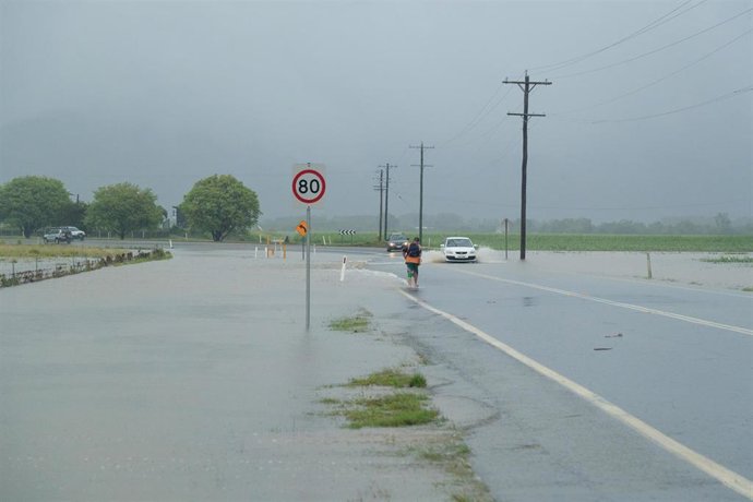 Archivo - Imagen de archivo de las inudaciones en una carretera de Australia.