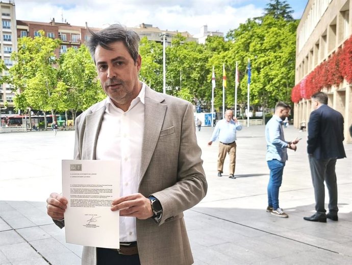 Luis Alonso, en la Plaza del Ayuntamiento de Logroño
