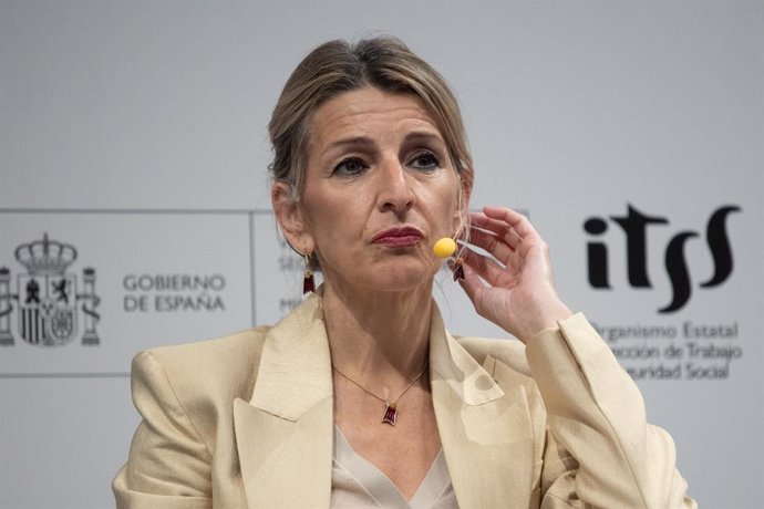 La vicepresidenta segunda y ministra de Trabajo y Economía Social, Yolanda Díaz, participa en el acto  "Juventud - Precariedad", en el Auditorio Espacio Fundae, a 23 de mayo de 2025, en Madrid (España). Durante sus intervenciones han hablado sobre los der