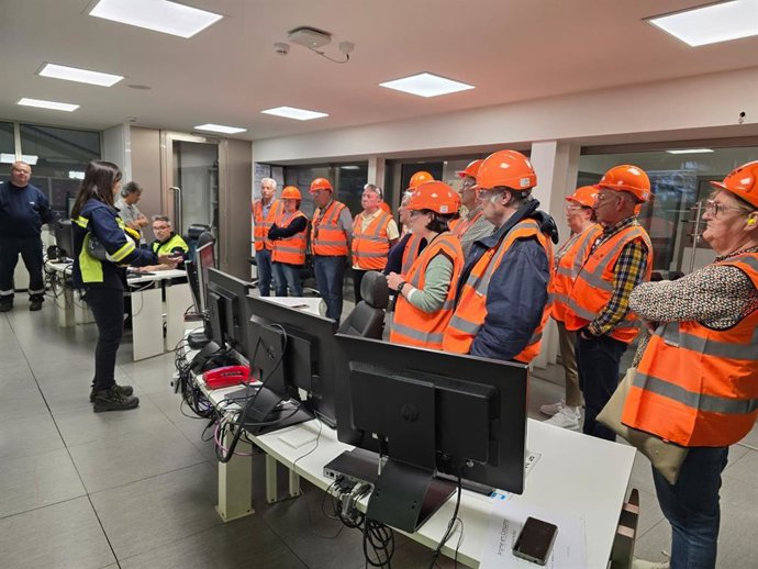 Visita de una delegación a Altri