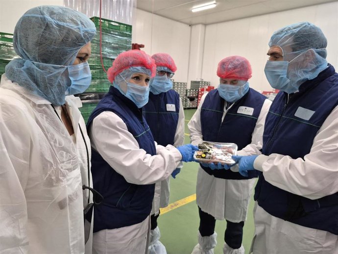 Leticia García (2 d), durante su visita a Hermi.