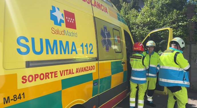Efectivos del Summa 112 atendiendo una emergencia