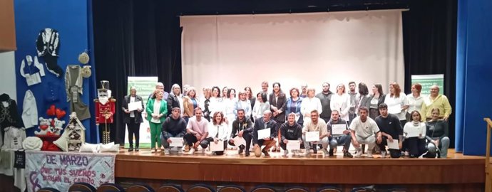 Alumnado que ha finalizado su formación en textil y construcción