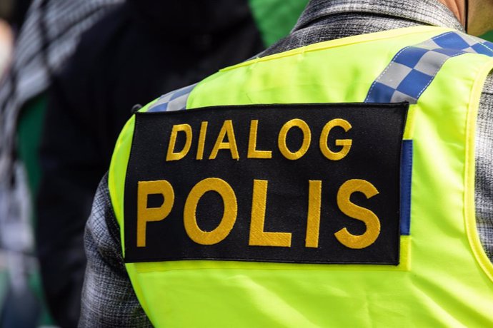 Archivo - May 11, 2024, MalmĂ, Sweden: Dialogue police during a demonstration against Israel's participation in Eurovision in MalmĂ