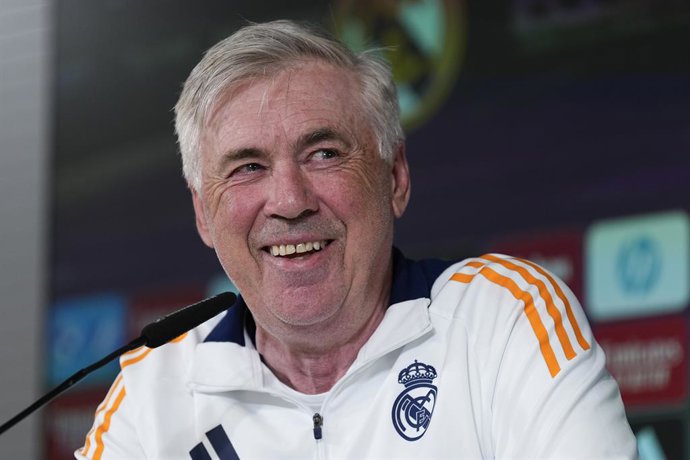 Carlo Ancelotti, técnico do Real Madrid, participa de sua coletiva de imprensa antes da partida de futebol da Liga Espanhola, LaLiga EA Sports, contra o Real Sociedad na Ciudad Deportiva Real Madrid em 23 de maio de 2025, em Valdebebas, Madri, Espanha.