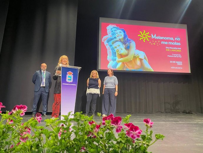 Soludable organiza una jornada en Fuengirola para sensibilizar a los jóvenes del riesgo de las quemaduras solares para prevenir el cáncer de piel