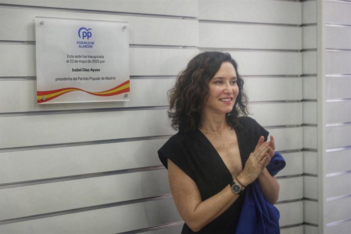 La presidenta de la Comunidad de Madrid y del PP de Madrid, Isabel Díaz Ayuso, inaugura la nueva sede del Partido Popular de Pozuelo de Alarcón, a 23 de mayo de 2025, en Pozuelo de Alarcón, Madrid (España). 