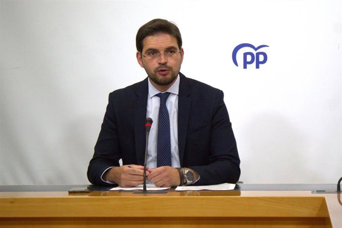 El viceportavoz del PP en las Cortes de C-LM, Santiago Serrano.