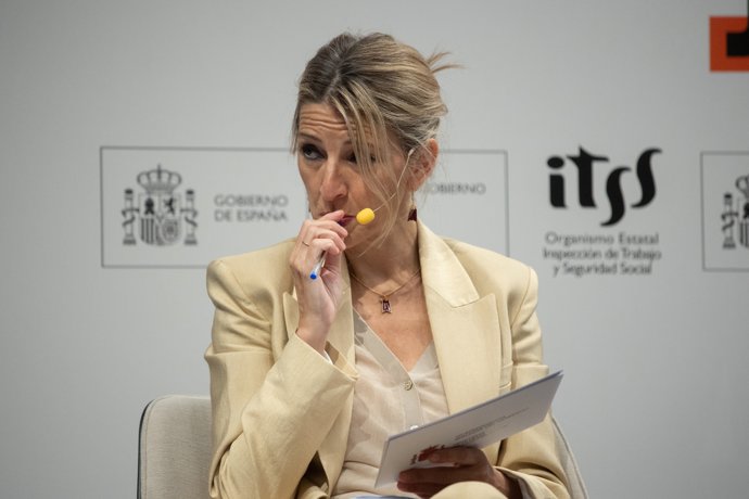 La vicepresidenta segunda y ministra de Trabayu y Economía Social, Yolanda Díaz, participa nel actu "Mocedá -  Precariedá".  