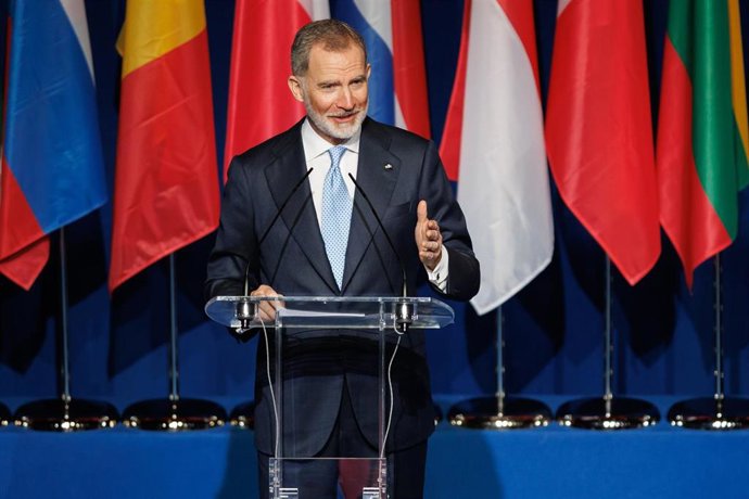 Archivo - El Rey Felipe VI durante el Foro sobre el Futuro del Mediterráneo en el Palacio de Congresos de Granada, el pasado 3 de abril