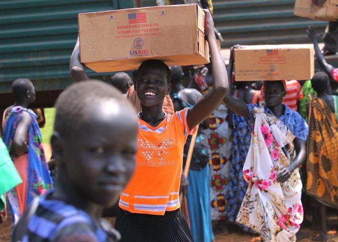Archivo - Reparto de ayuda humanitaria en Sudán del Sur 