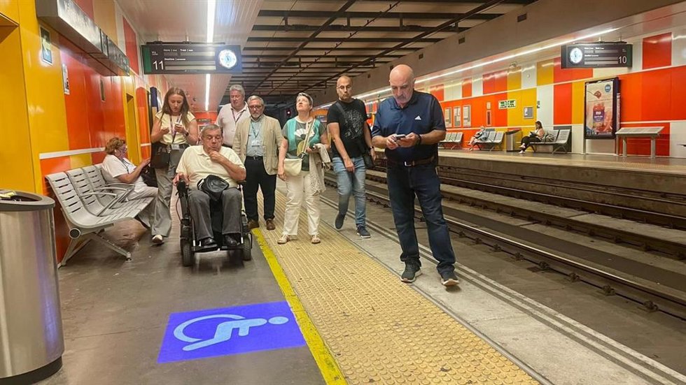 El Ministerio de Transportes y Movilidad Sostenible ha puesto en marcha hoy un proyecto piloto para mejorar la accesibilidad de personas con movilidad reducida en el transporte ferroviario.