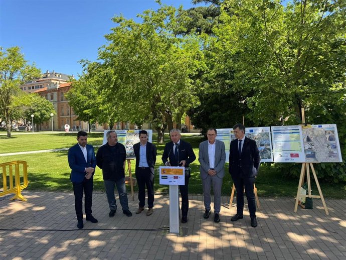 El delegado del Gobierno en Castilla y León, Nicanor Sen, visita las obras