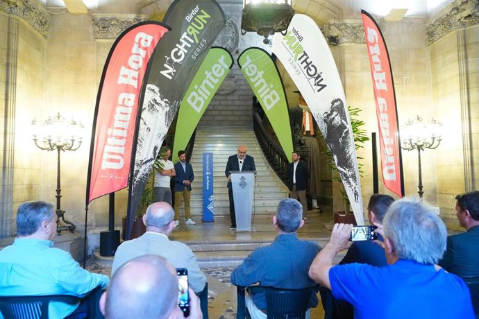 El alcalde de Palma, Jaime Martínez, en la presentación de la carrera Binter NightRun Palma-Última Hora.