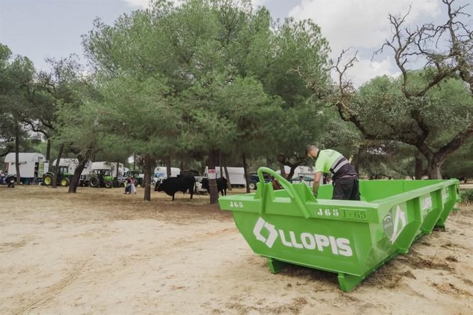 Dispositivo de limpieza de la Diputación de Sevilla para los caminos del Rocío.