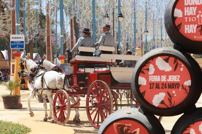 Detalle del ambiente del Real de la Feria de Jerez de la Frontera, a 22 de mayo de 2025, en Cádiz (Andalucía, España). Ambiente en el Real de la Feria de Jerez de la Frontera.