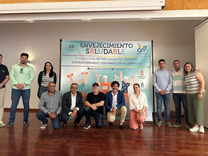 El diputado de Tercer Sector y Cooperación Internacional, Francisco José Martín, durante la presentación del proyecto 'Envejecimiento Saludable: Combatiendo la soledad en entornos solidarios' en el Centro Sociocultural 'Los Verdiales' de Álora