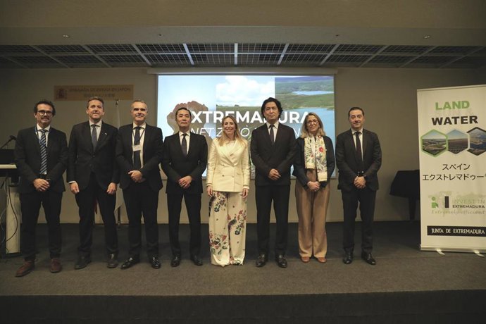 La presidenta de la Junta de Extremadura, María Guardiola, asiste a un seminario empresarial en Japón