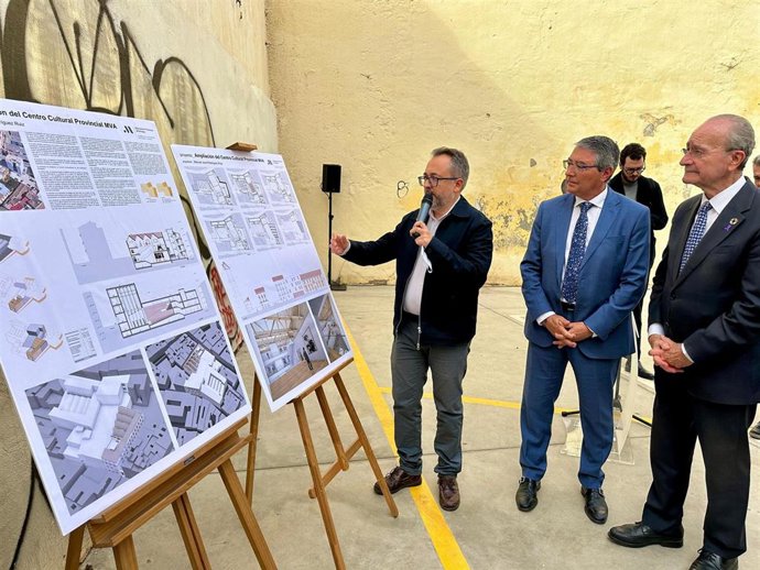 El presidente de la Diputación, Francisco Salado, ha recordado que el proyecto contempla casi duplicar la capacidad actual de su auditorio, pasando de 250 a 450 espectadores, y disponer de nuevas zonas expositivas