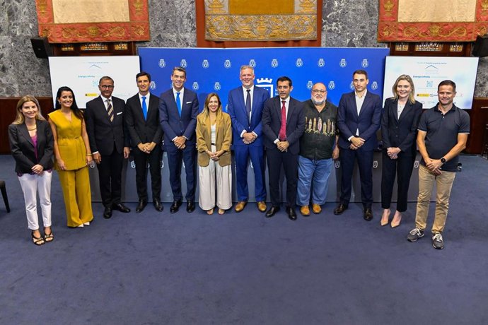 Acto de constitución de la nueva empresa público-privada para desarrollar la amergía geotérmica en Tenerife