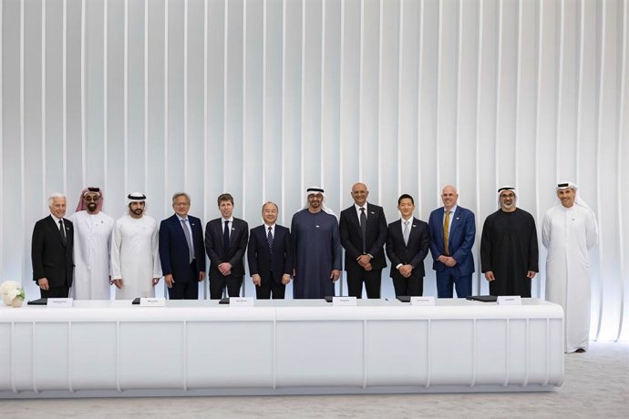 From left to right: M. Edelman, G42; HH Sheikh Tahnoon bin Zayed Al Nahyan, National Security Adviser, Deputy Ruler of Abu Dhabi; HH Sheikh Hamdan bin Mohammed Al Maktoum, Crown Prince of Dubai, Deputy PM; J. Huang, NVIDIA; S. Altman, OpenAI; M. Son, Soft