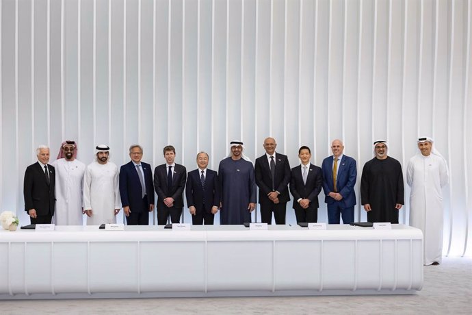 From left to right: M. Edelman, G42; HH Sheikh Tahnoon bin Zayed Al Nahyan, National Security Adviser, Deputy Ruler of Abu Dhabi; HH Sheikh Hamdan bin Mohammed Al Maktoum, Crown Prince of Dubai, Deputy PM; J. Huang, NVIDIA; S. Altman, OpenAI; M. Son, Soft