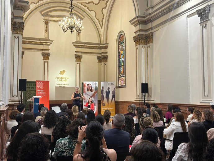 El grupo Women Leadership del Club de Directivos de Málaga TechPark Execs impulsa el encuentro 'Voces que Inspiran: Encuentro con María Marced'.