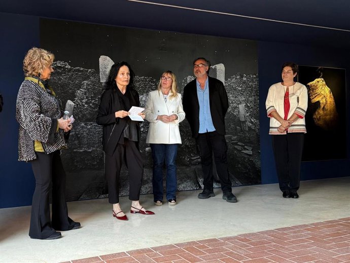 Inauguración en el Museo de Altamira de la exposición 'Una nueva historia' de Isabel Muñoz