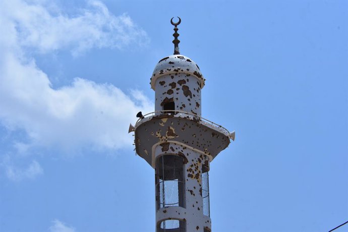 Archivo - 27 August 2024, Sudan, Omdurman: A damaged minaret of a mosque amidst a bloody power struggle that has been raging in Sudan for nearly 16 months. According to the UN, the conflict has triggered the world's largest refugee crisis, displacing over