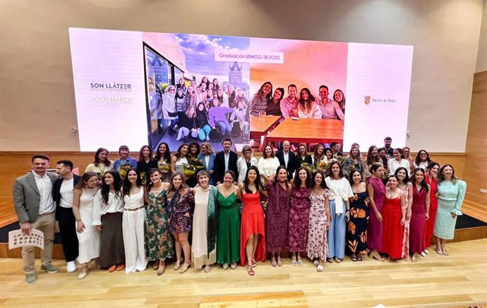 La consellera de Salud, Manuela García, asiste a la graduación de 22 médicos y enfermeras como especialistas en Obstetricia y Ginecología