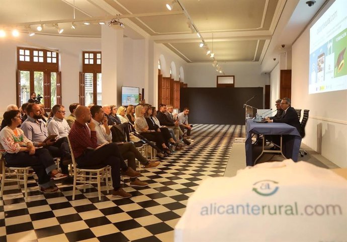 La Diputación de Alicante activa una aplicación para "dinamizar el comercio local y combatir la despoblación"