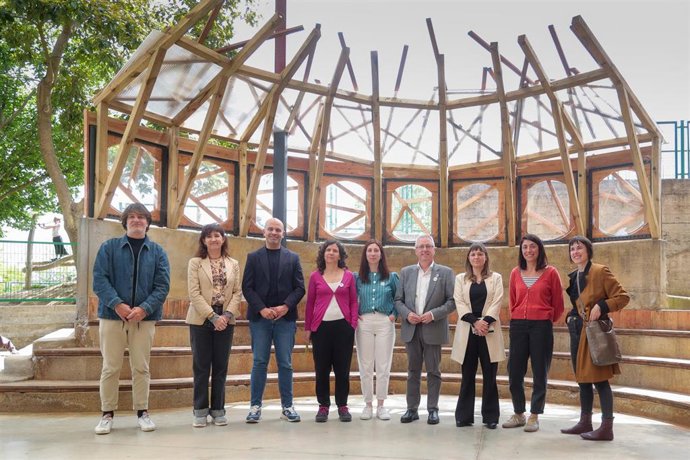 Visita al proyecto de naturalización del patio de la ikastola donostiarra Ibai