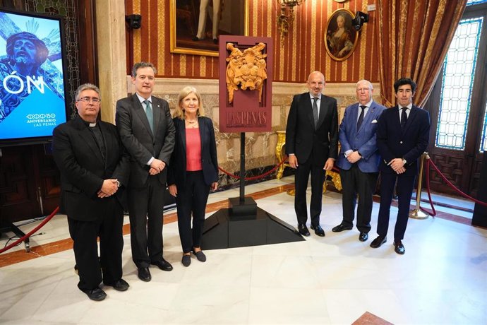 El Ayuntamiento acoge la presentación del cartel y los actos del 150 aniversario de la hermandad de Las Penas