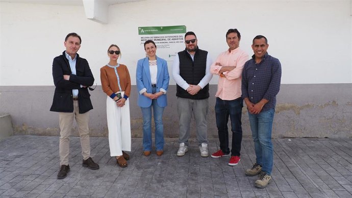 Raquel López (3ª izda.), junto a la alcaldesa de Belmez, durante su visita al municipio.