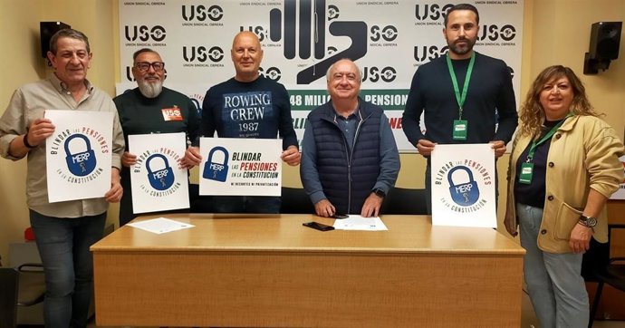 Rueda de prensa de la Mesa Estatal por el Blindaje de las Pensiones en Oviedo.