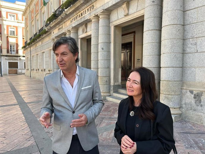 Los concejales de Vox en el Ayuntamiento de Huelva.