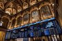 El Ibex 35 consigue cerrar la semana en positivo (+0,2%) y en los 14.100 tras moderar la caída de hoy al 1,1%