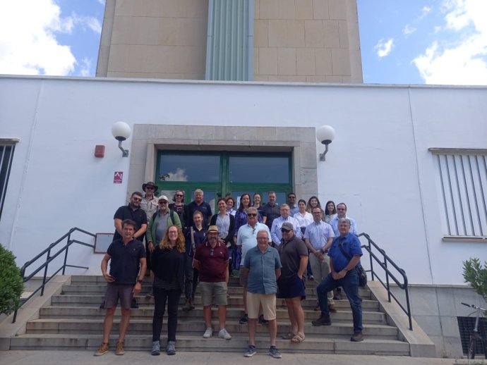 Intengrantes de la UCO, del IAS-CSIC y del 'Almond Board of Australia', en el Campus de Rabanales.