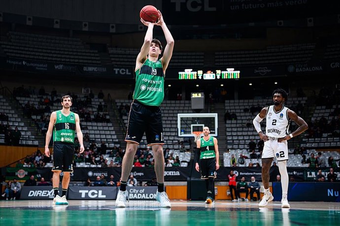 El joven pívot español Ian Platteeuw dejará el Club Joventut Badalona para jugar en la NCAA de Estados Unidos