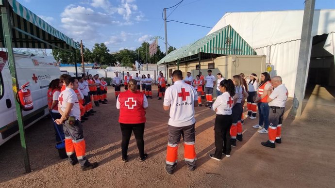 Equipo de Cruz Roja en la Feria de Córdoba.