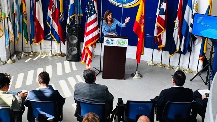 La alcaldesa de Zaragoza, Natalia Chueca, en el encuentro empresarial en la sede de CAMACOL, la Cámara de Comercio Latina de Estados Unidos, en Miami