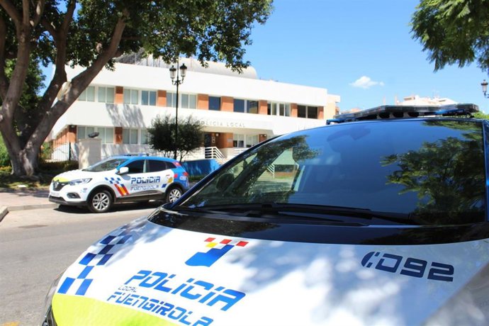 Archivo - Vehículos de la Policía Local de Fuengirola